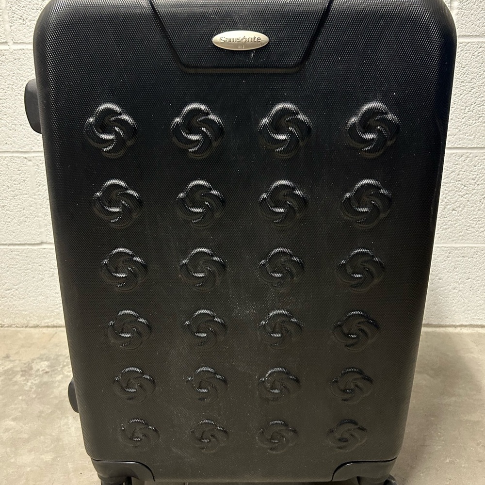 Black Samsonite 360 Wheels